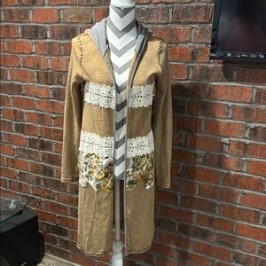 Gimmicks Women's Tan Hooded cardigan with Lace Detail. Size Medium.